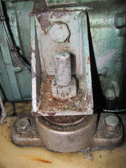 Old engine mount and aft bracket
